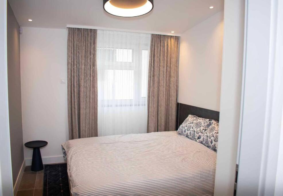 Apartman Luxury Cozy 2 Bdr Downtown Apt.7 *